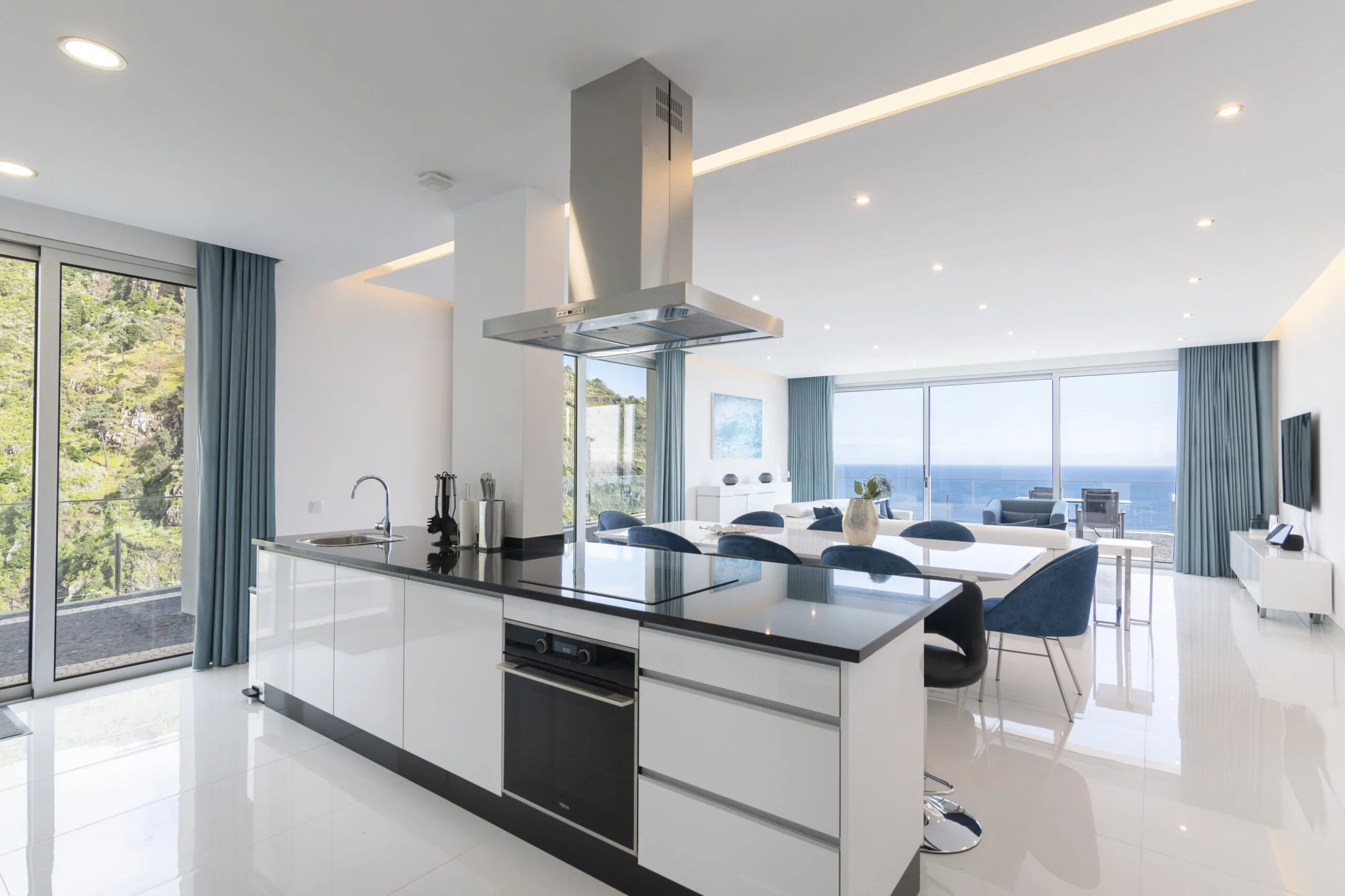 Villa Seaview | Elegant Luxury Interior Design Madeira 2025 5 DSC8526 HDR scaled